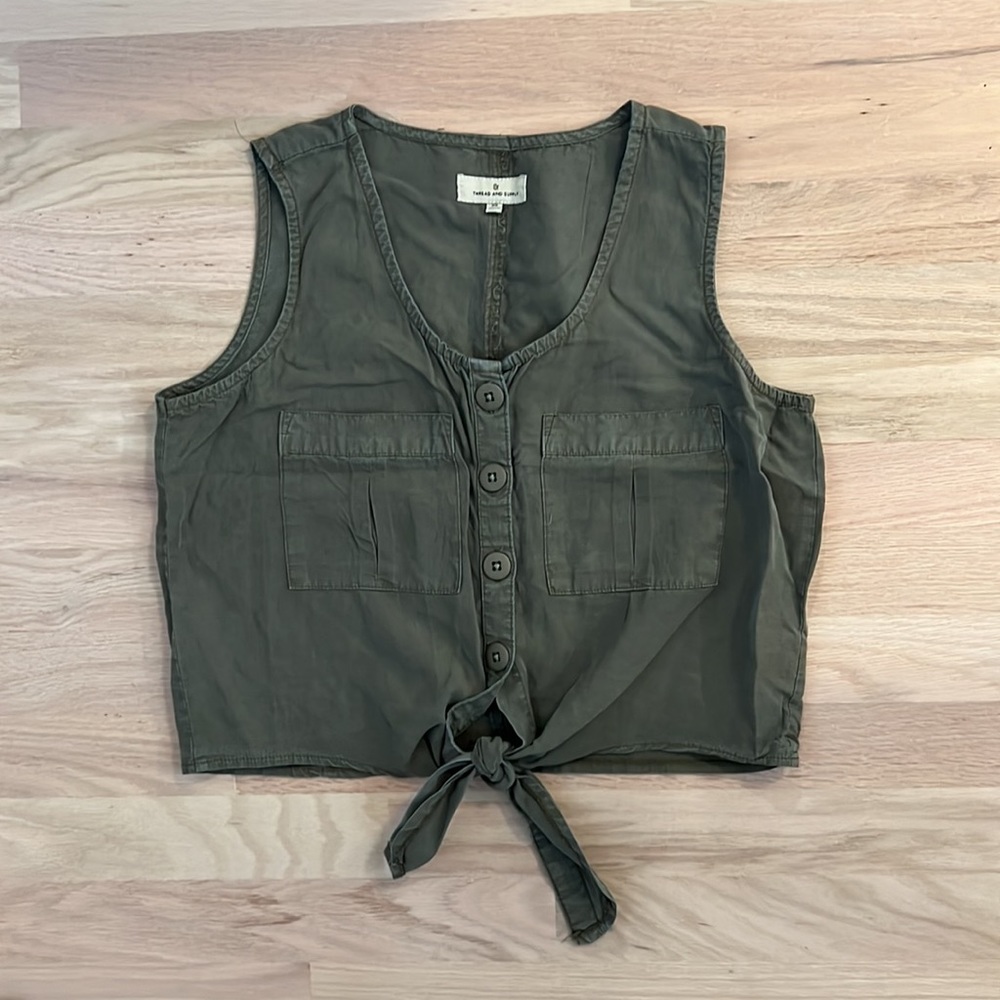 Thread and supply crop tie front green camo top